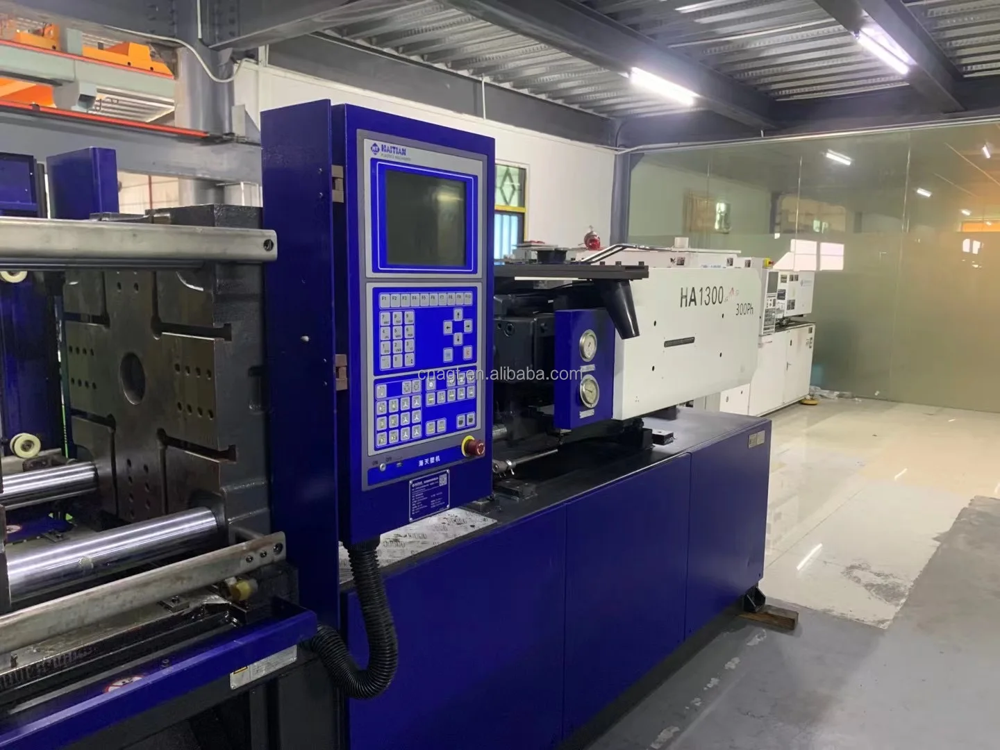 Pressurized Injection Machine 130T Haitian Pressurized Plastic Injection Molding Machine Used ...