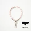 Plata perlada, 30 cm, estilo pulsera en tonos rosa y gris.