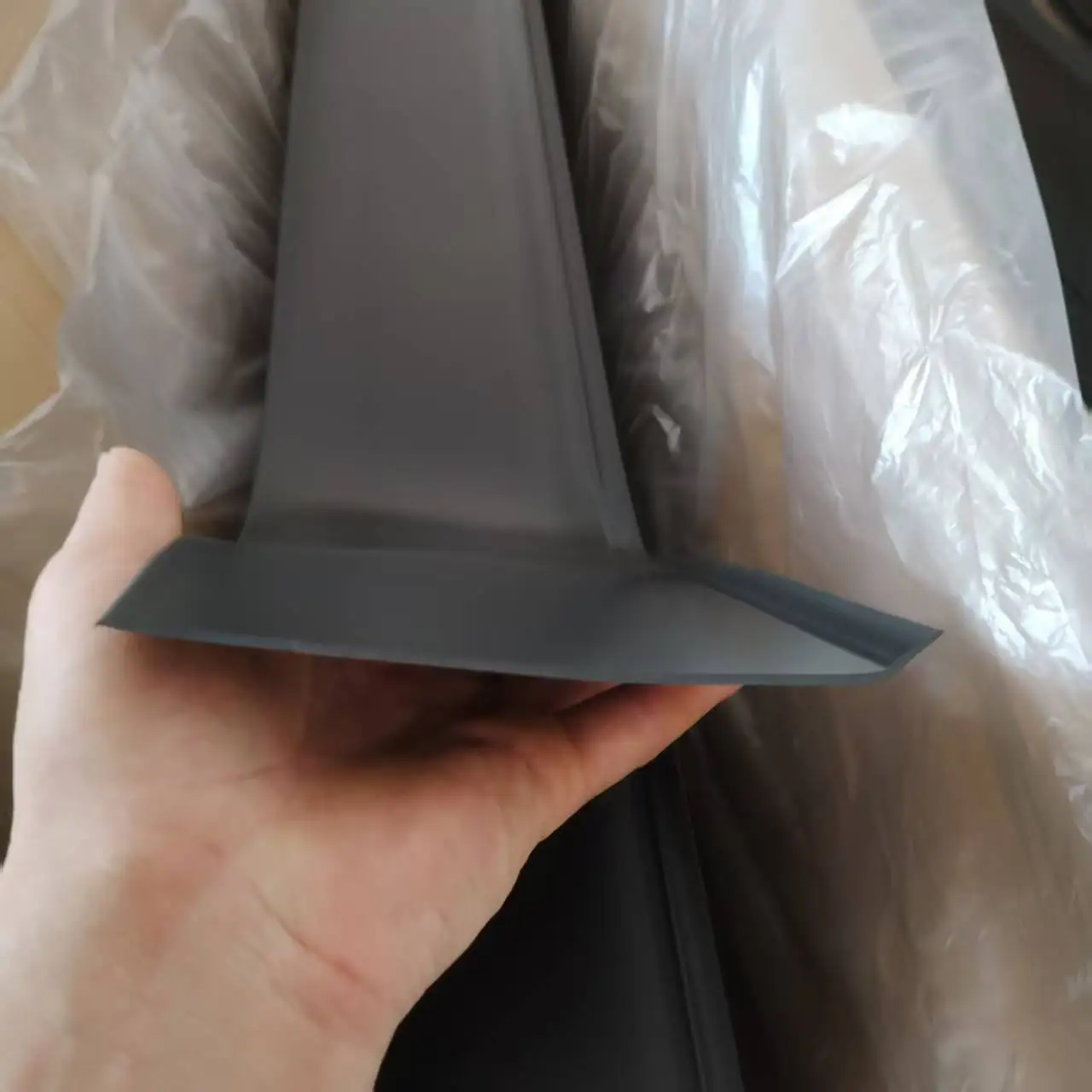 Waterproof Wall Baseboard with Self Adhesive Backing Peel and Stick Rubber Cove Base PVC Skirting Board