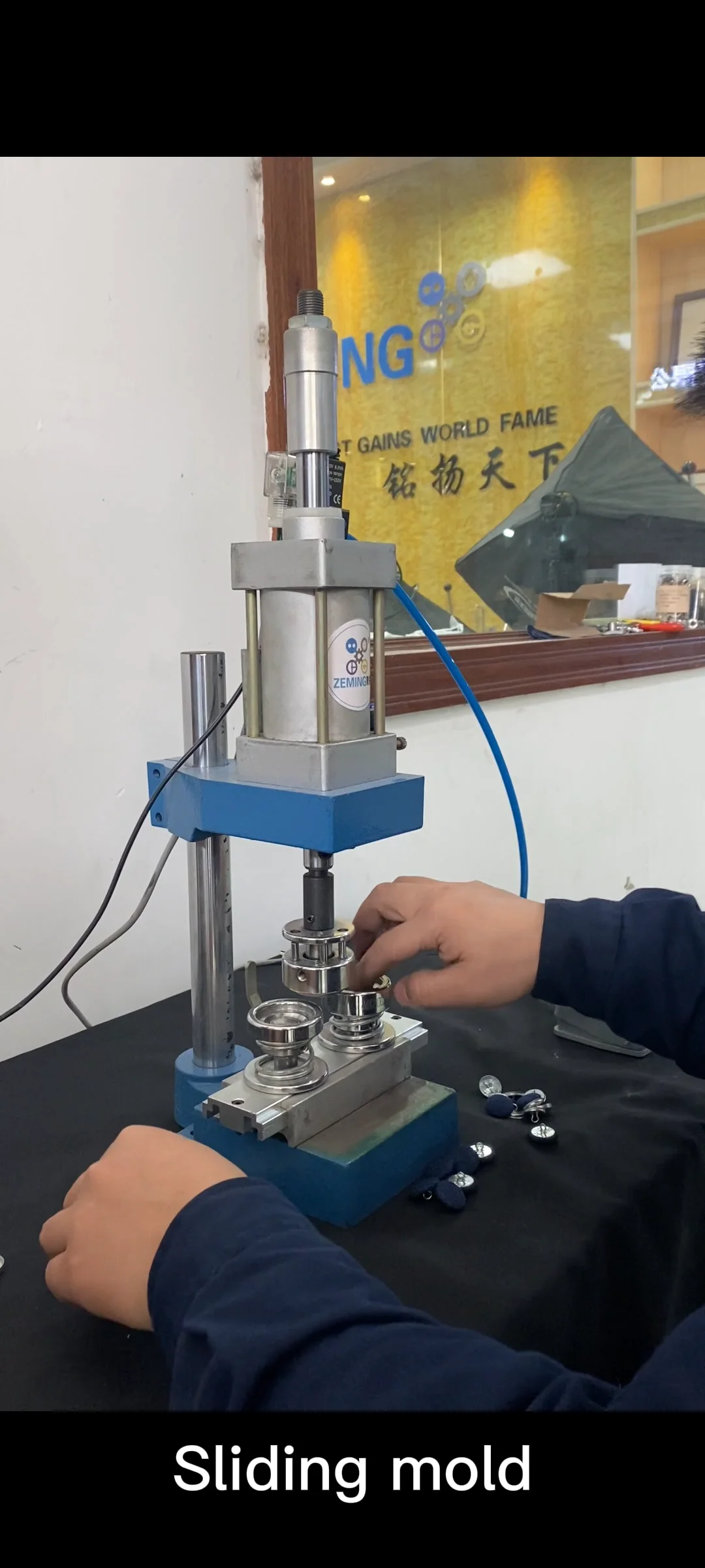 New Product Professional Easy Operation Pneumatic Fabric Button Making