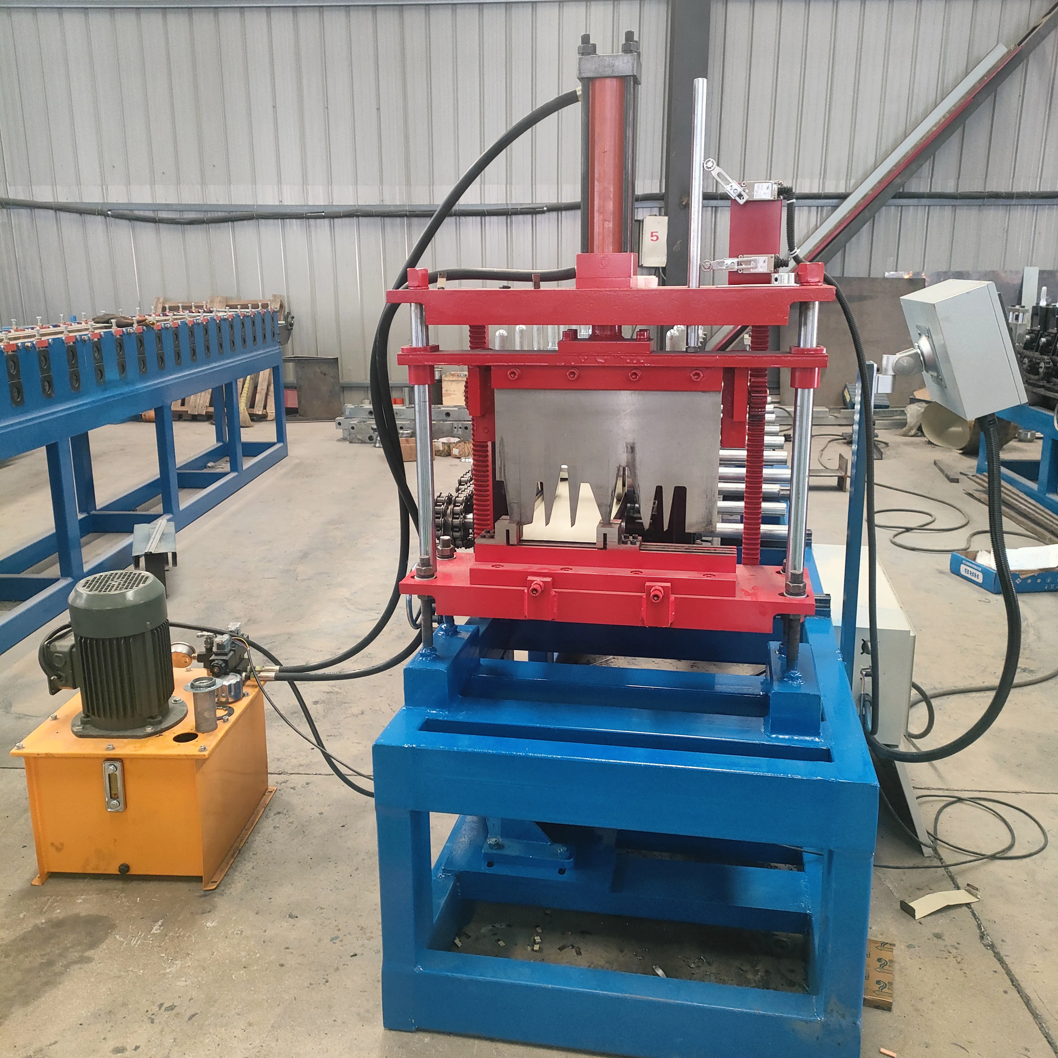 The  Best Louvre Roll  Forming   Machine