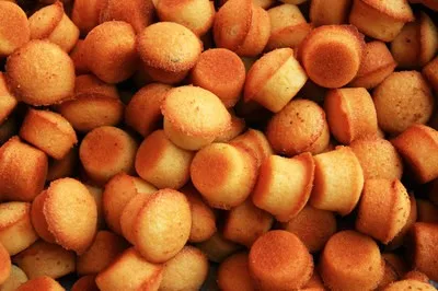 Небольшая Заводская машина для депонирования/чашечного торта/губчатого