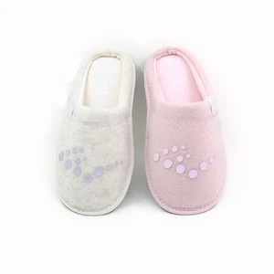 Women's Stylish Closed-Toe Indoor Winter for Slippers with TPR Outsole Anti-Slip Features Comfortable and Warm Home Usage