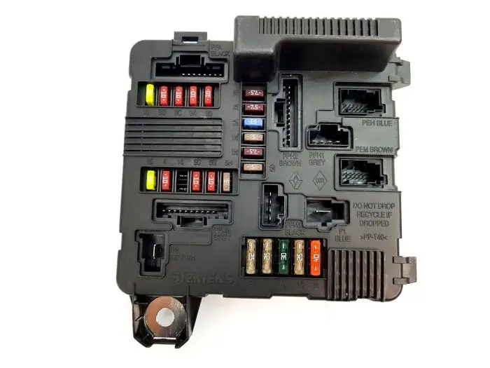 Auto Fuse Box Fuse Module 8200306033 Used for Renault Megane