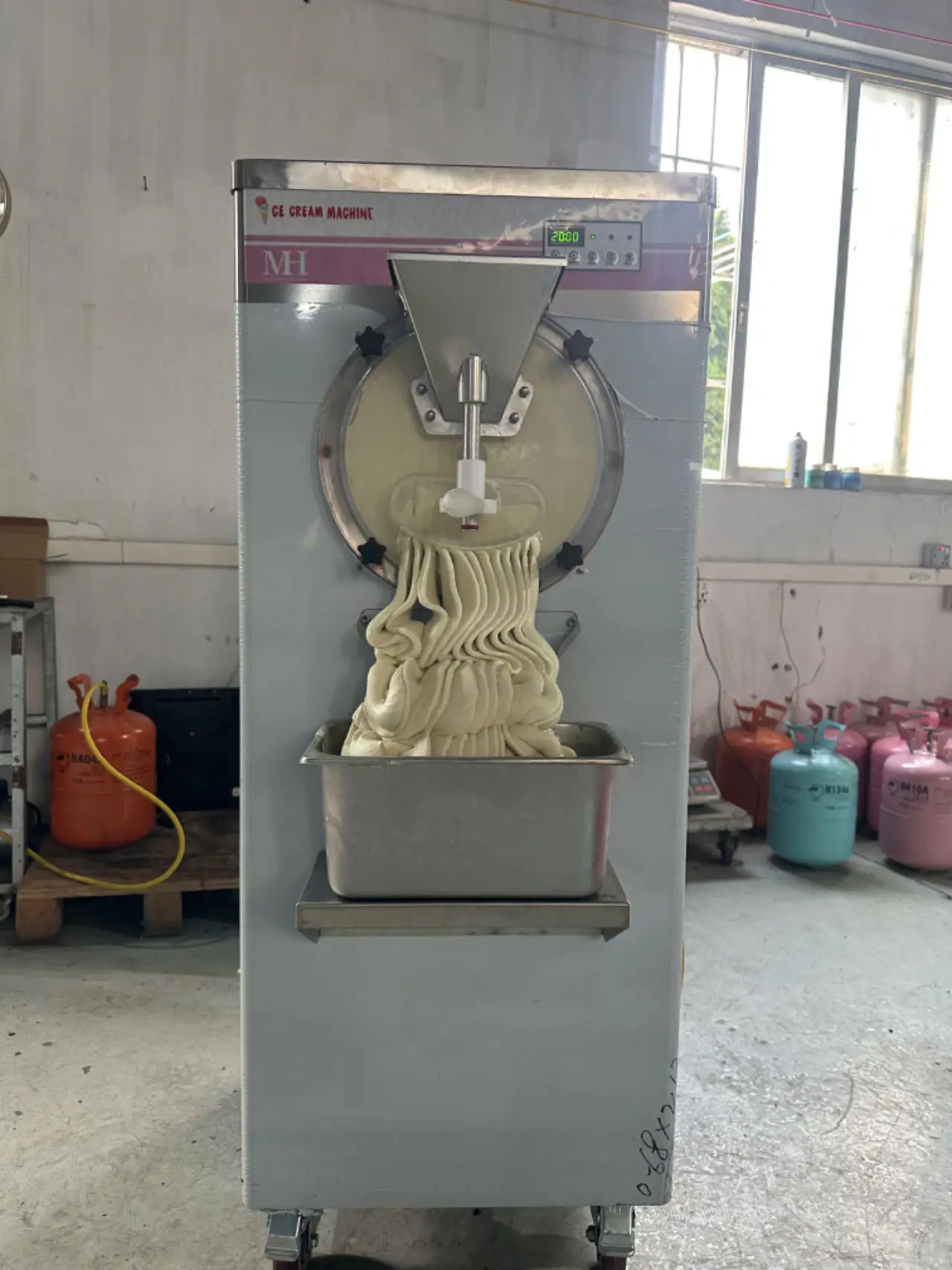 48L Commercial Ice Cream Maker Itlaly Gelato Ice Cream Making Machine Batch Freezer - Image 2