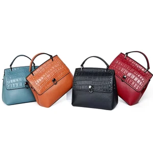 Wholesale Customized Retro Genuine Leather Waterproof Crossbody Bag for Women Fashionable with Two Straps Zip Closure 2-2.9L