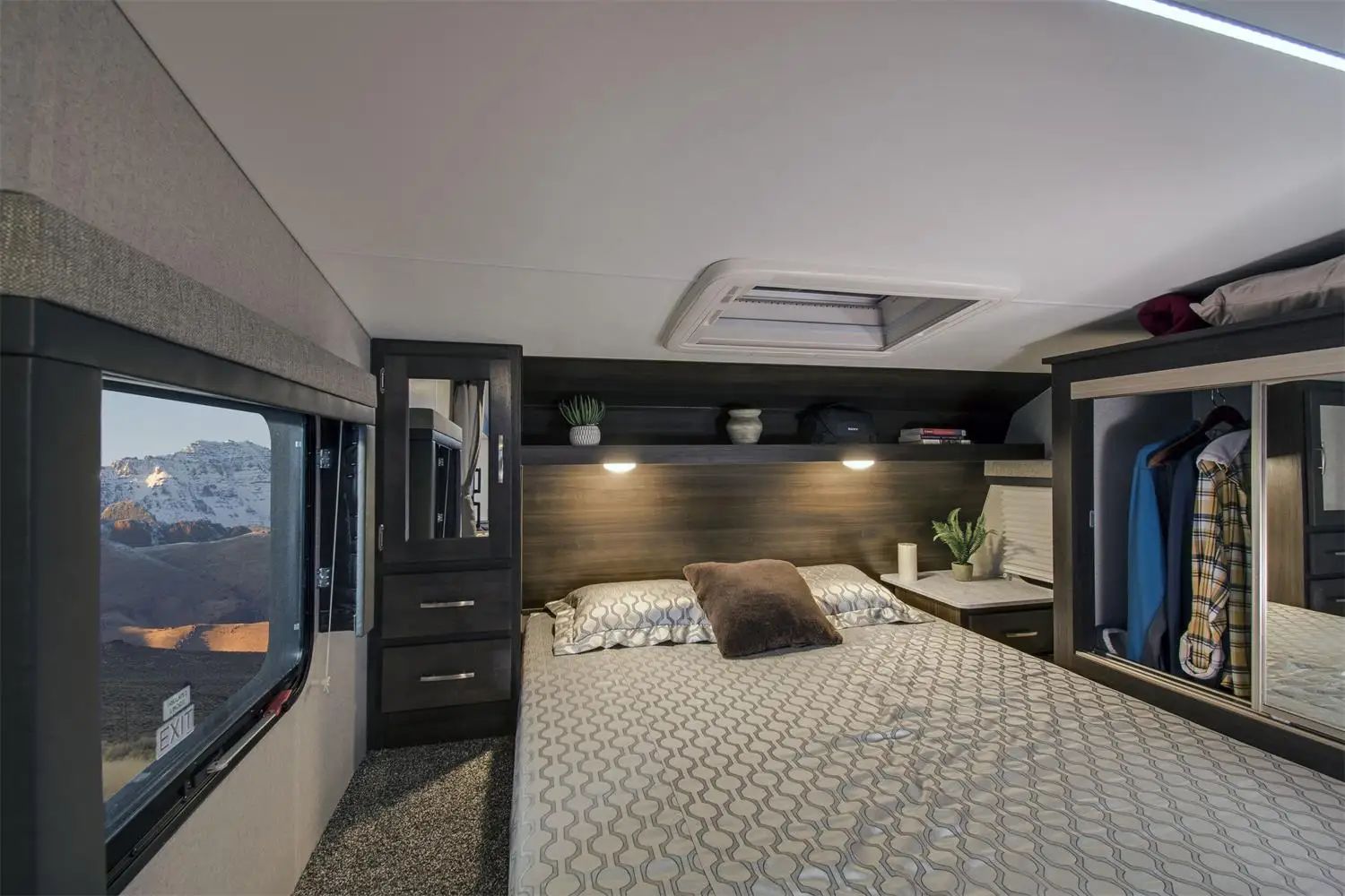 slide in camper for short bed truck - Ilustrasi 3