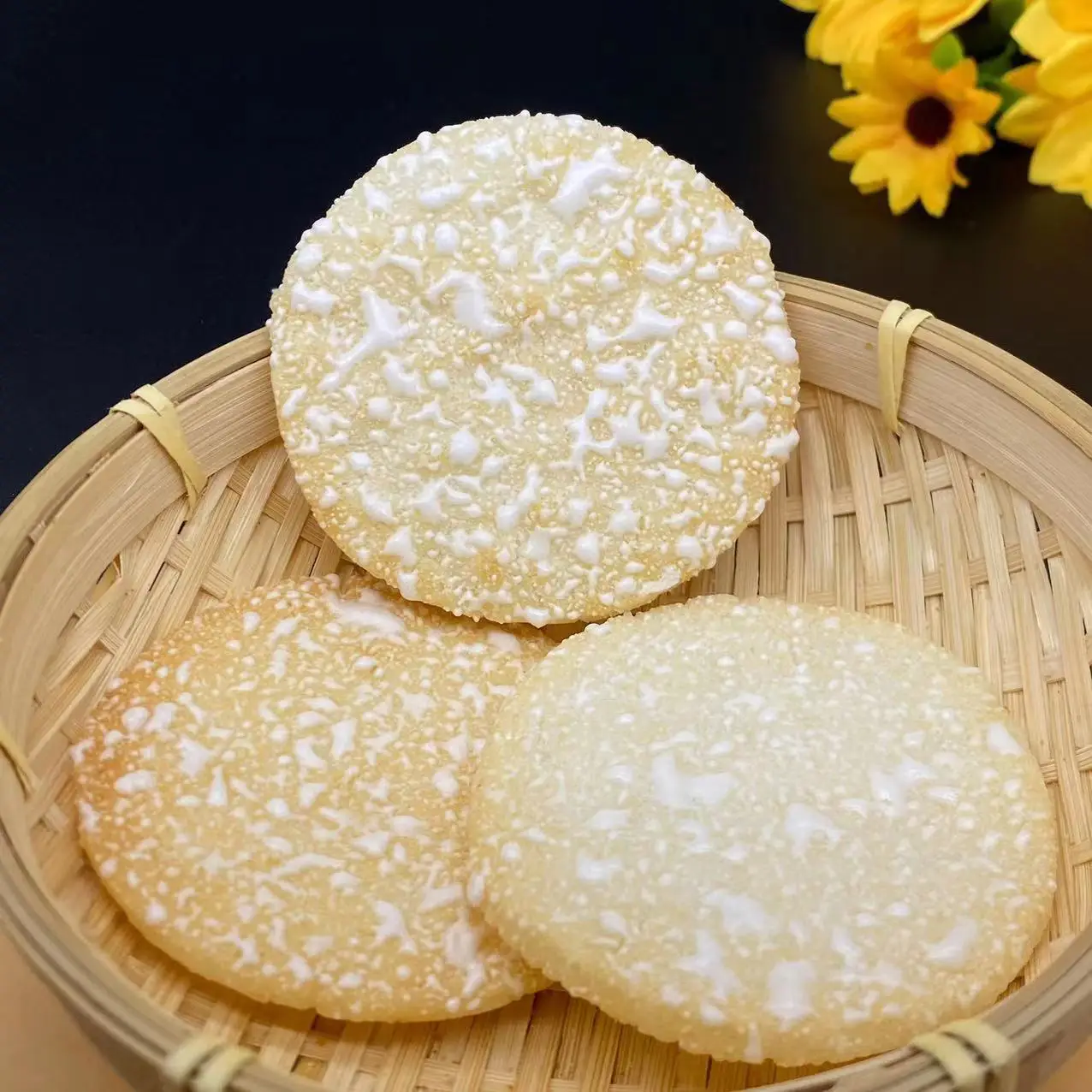 High Quality Roasted Sweet Biscuit with Sugar Frosting Korean Rice Crackers Snacks