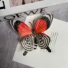 Cercles blancs et rouges