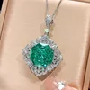 Colgante Para verde con cadena de eslabones.