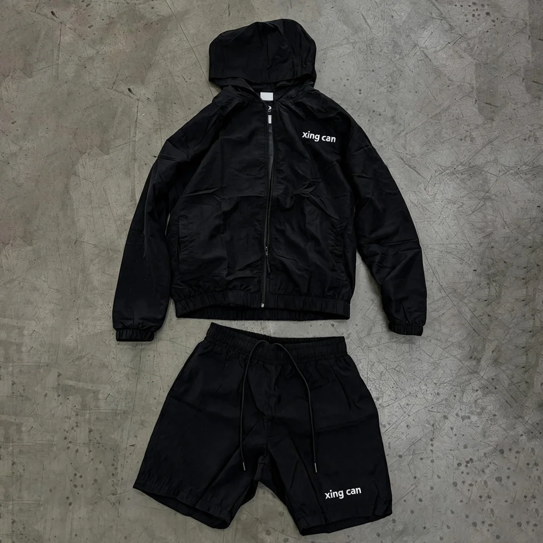 Fabriksproduceret tilpasselig unisex vintage tracksuit med minimal silkskærmsprint, afmærkning, letvægts nylon, casual og vindtæt to-delers sæt, OEM-parti
