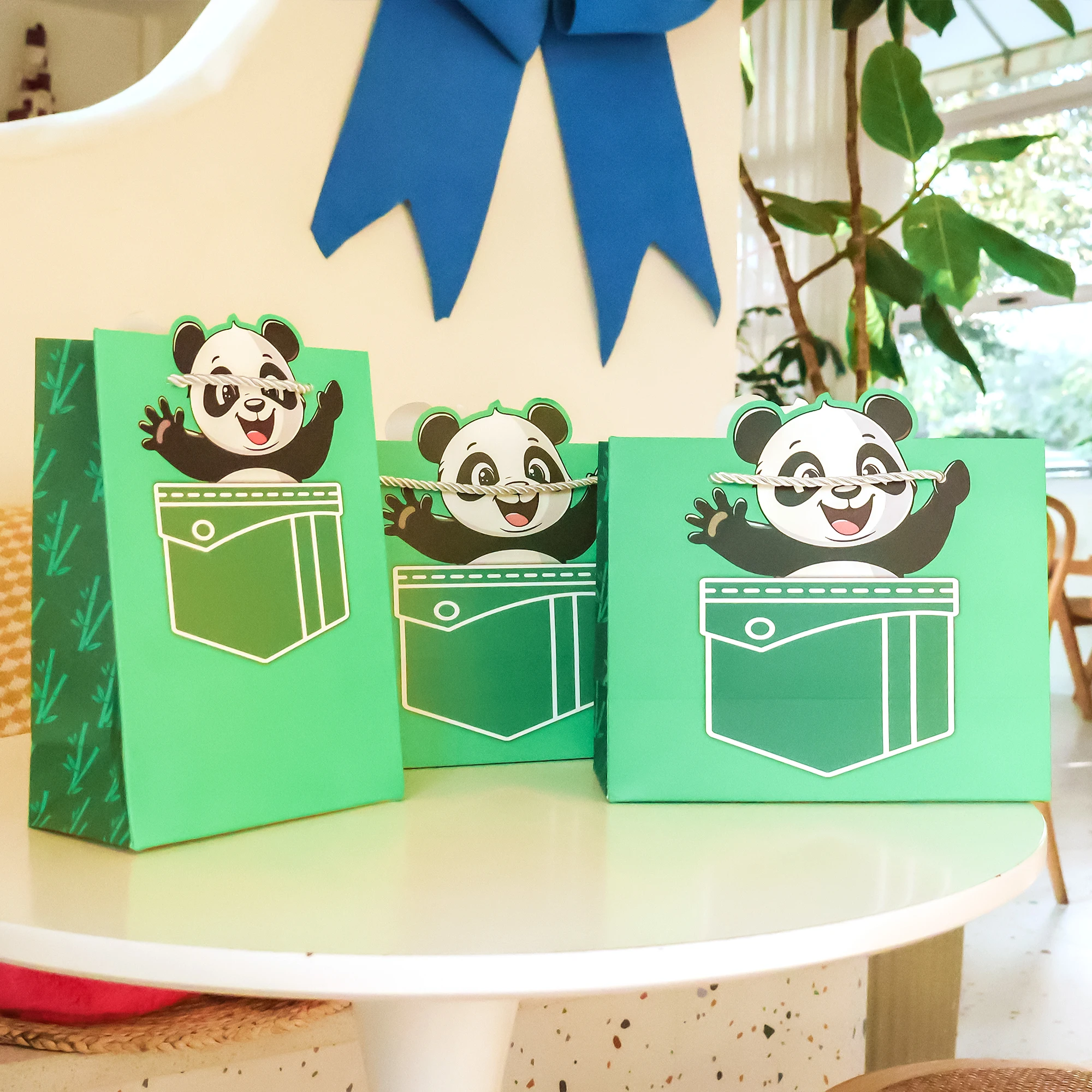 OLANTAI Eco-Friendly Biodegradable Recyclable Kraft Paper Durable Food Grade Gift Packaging Bags Embossing Ribbon Handle Glossy