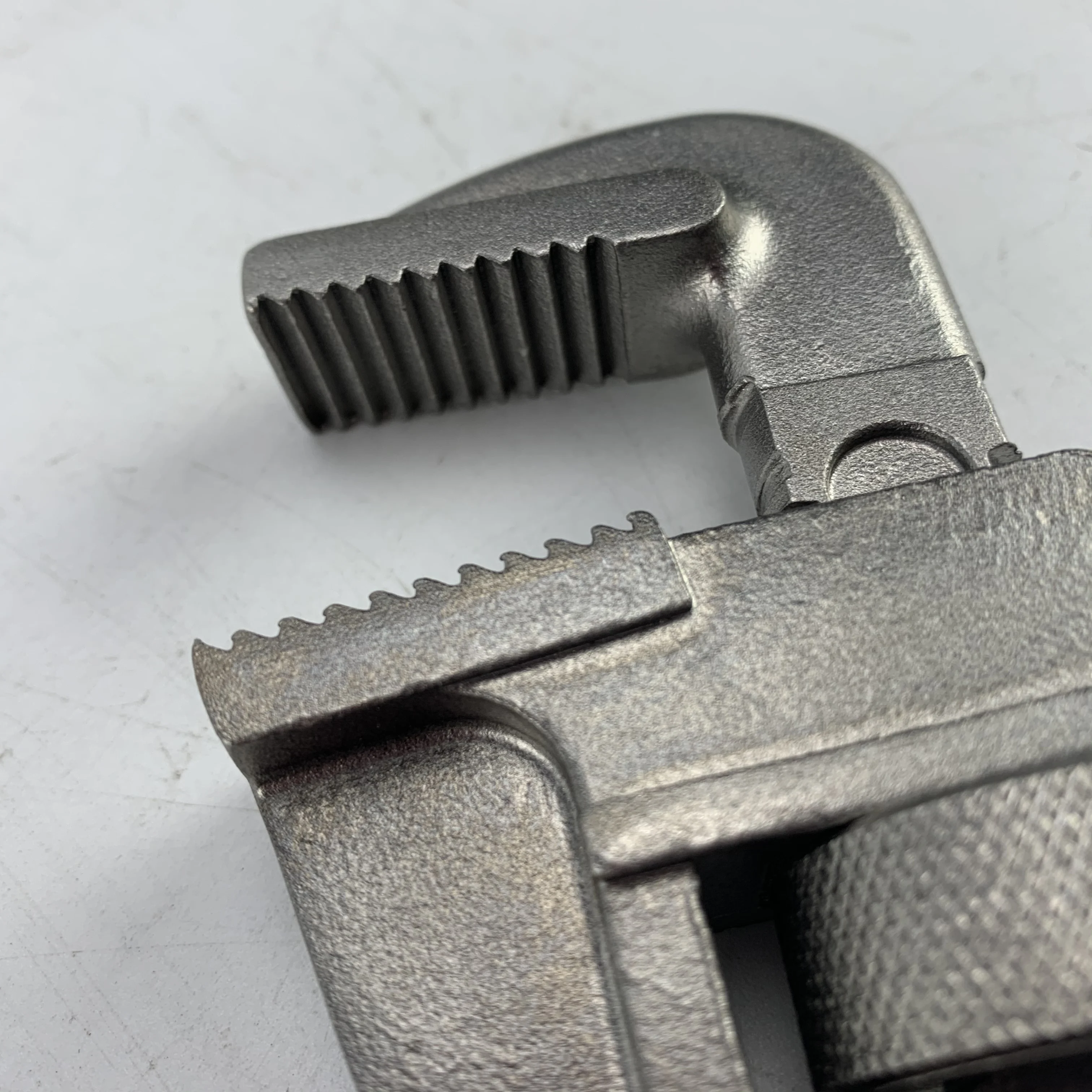 304 stainless steel rust resistance anti - magnetism corrosion resistance high - temperature resistance  pipe wrench manufacture