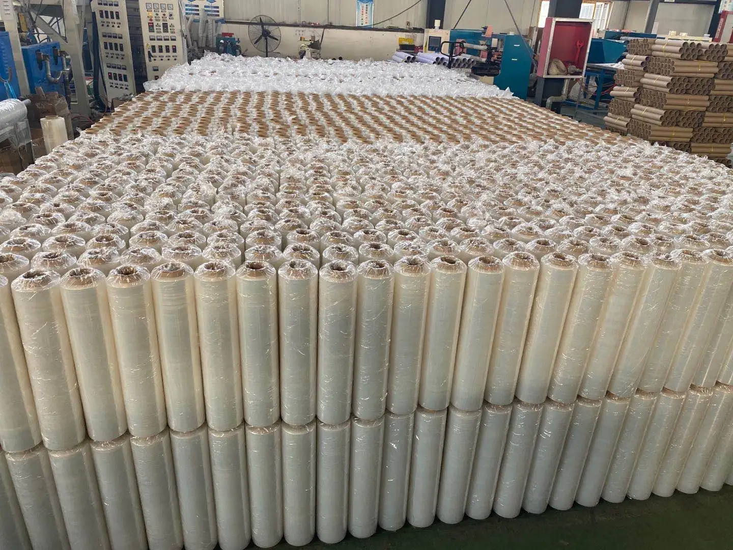 Hand Custom Wrap Shrink Stretch Carton Roll Wrap Adhesive Lldpe Roll Hand Film Pallet Wrap Industrial Lldpe Stretch Film