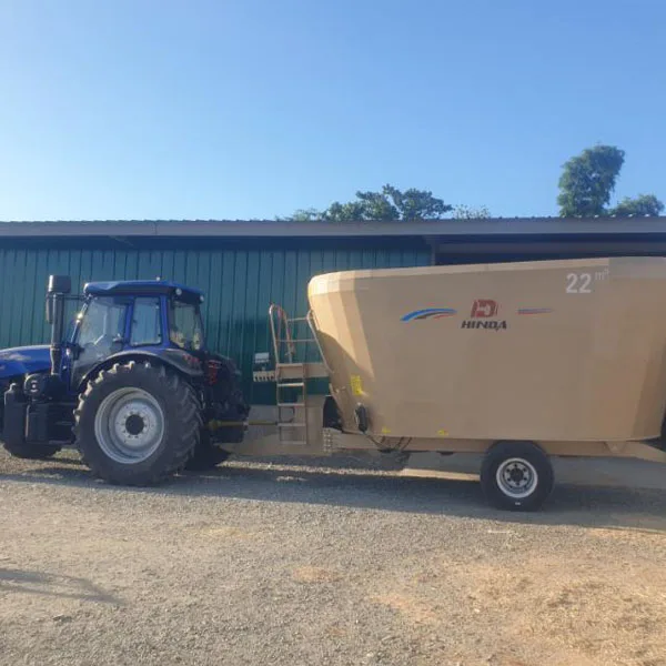 HINDA Factory Price Tractor Type Cattle Feed Mixer Dairy Farm Equipment TMR Feed Mixer
