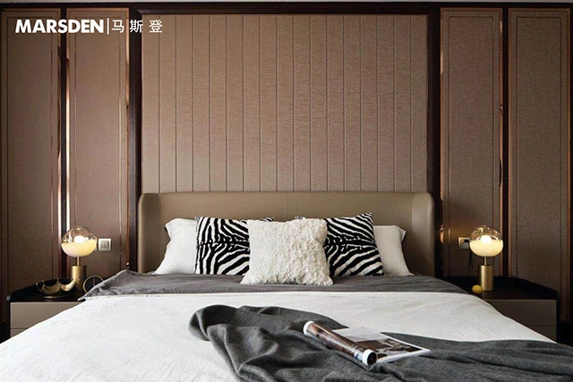 Модная металлическая стеклянная Современная декоративная Современная уникальная роскошная настольная лампа MARSDEN ручной работы для отеля