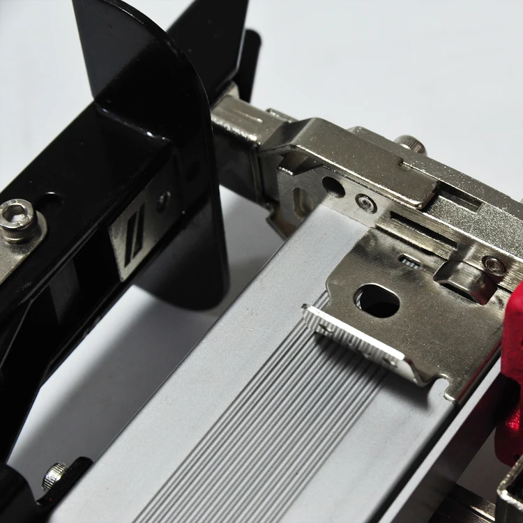 Пневматический предохранительный выключатель для деревообрабатывающих