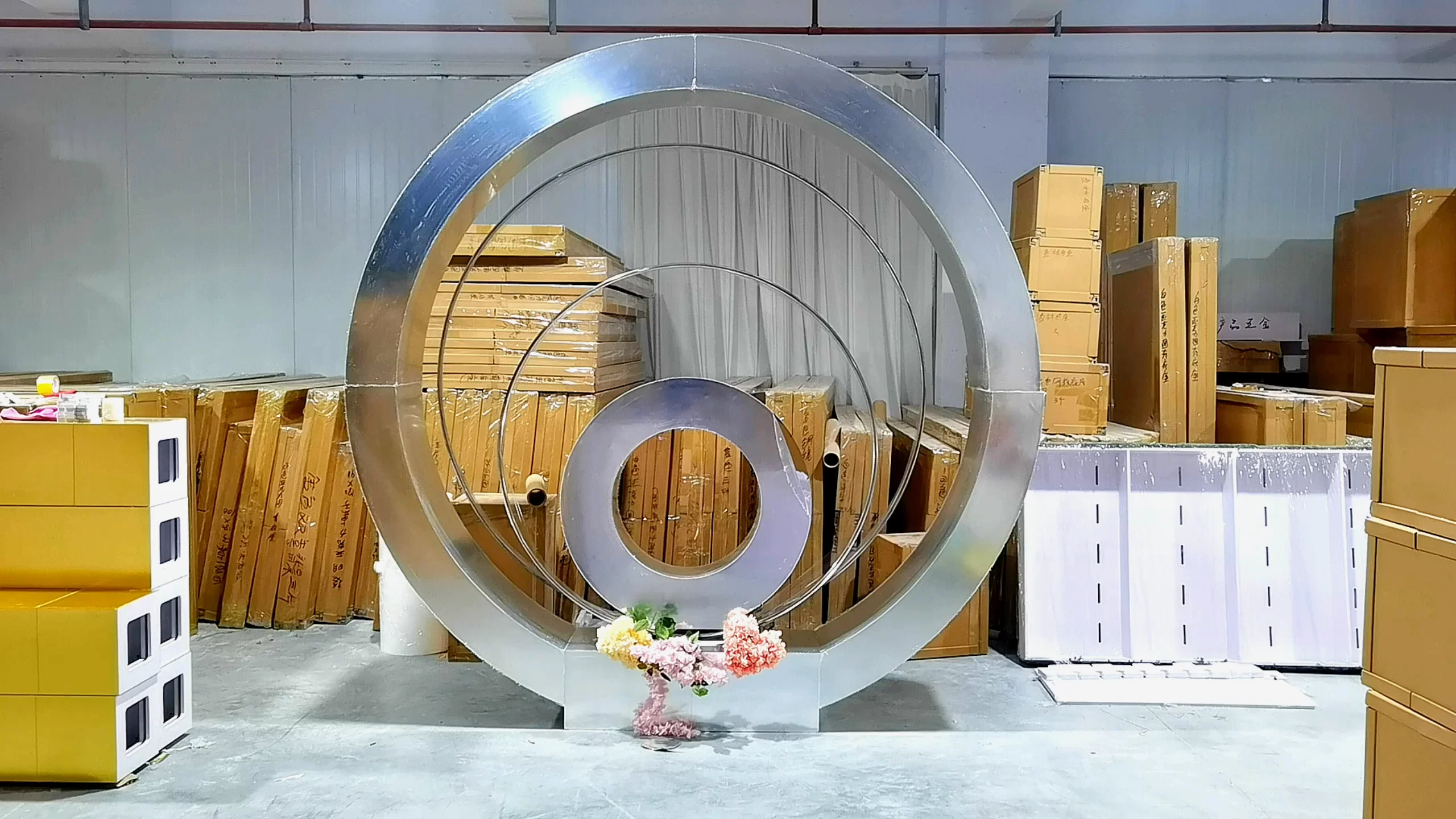 Fancy Design Gold And Silver Round Wedding Backdrop Exquisite Props For ...