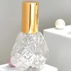 Bouteille claire avec couvercles d'or