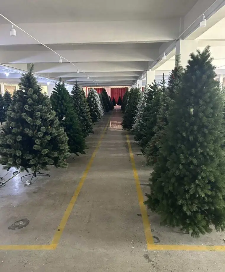Grohandel 60cm 90cm 120cm 180cm 210cm 240cm 270cm Knstlicher  Weihnachtsbaum Tannendekoration mit Dickem Metallsockel