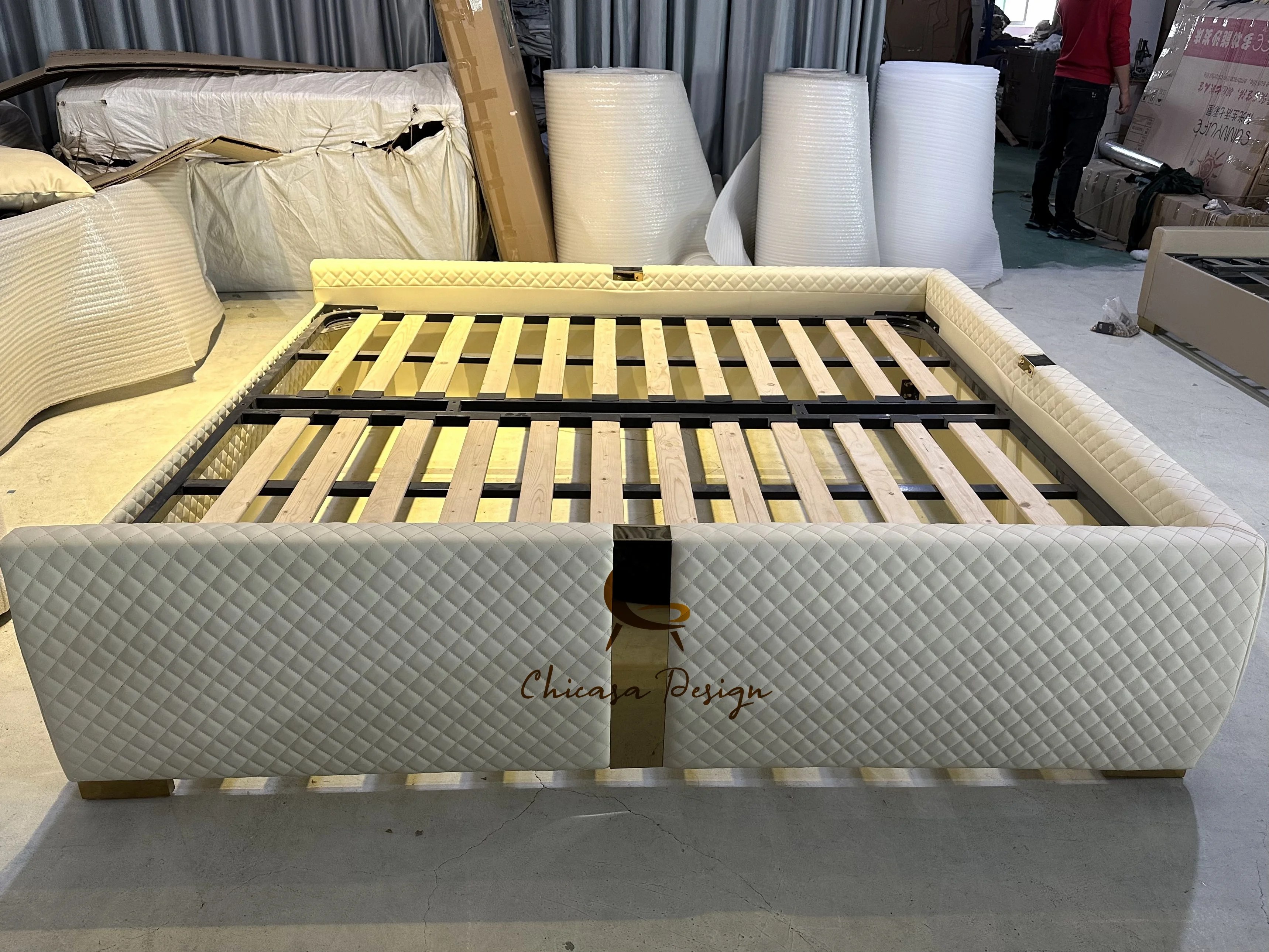 Chicasa Wooden King Size Bed Frame Bedroom Furniture Set Luxury King