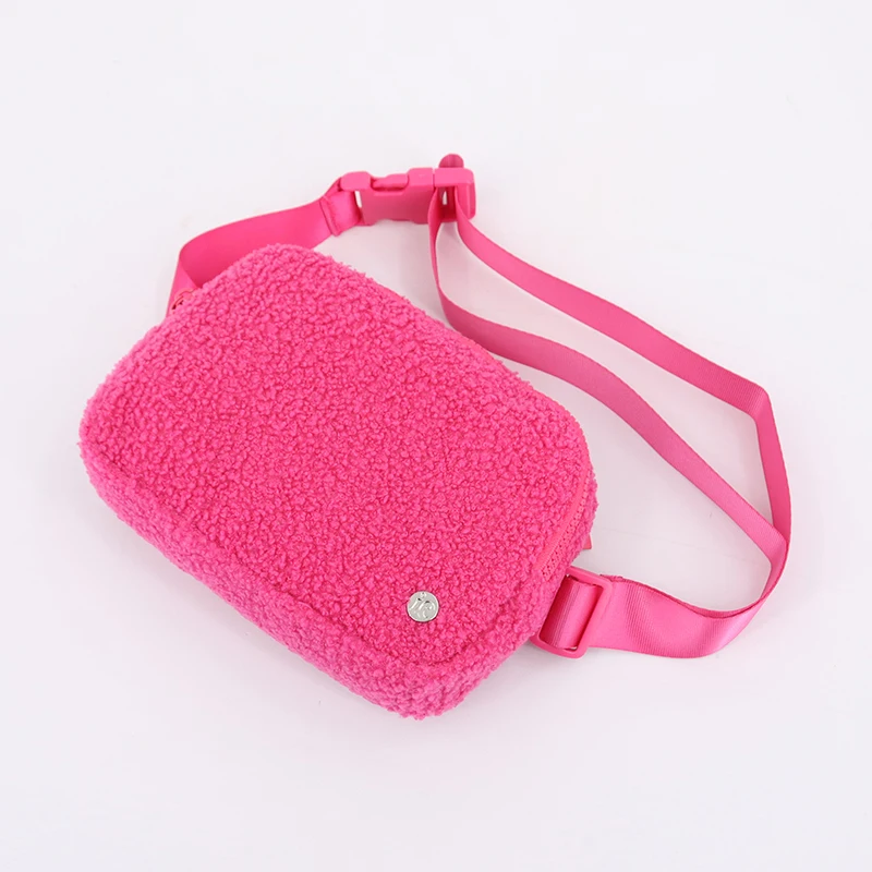 Tilpasset Logo Modne Trendy Reise Brystpose Sherpa Kravlepose Fleece Beltepose Buksepose overalt Livsremspose for kvinner