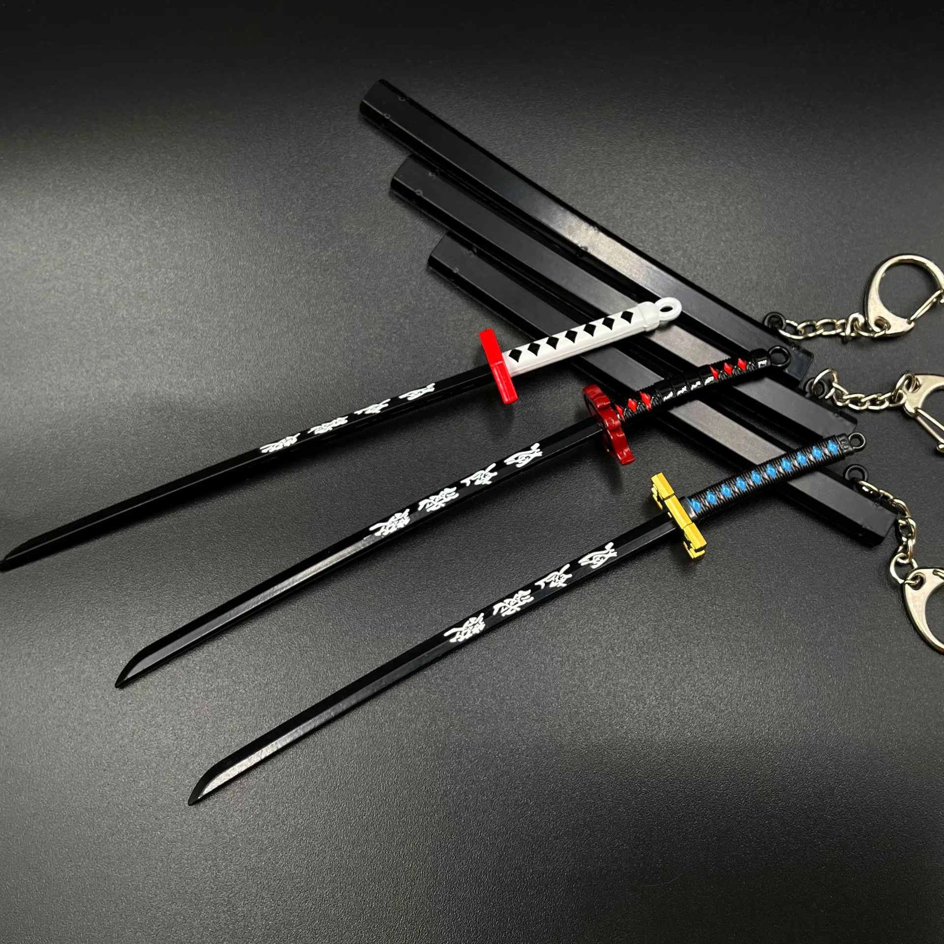 Металлический брелок Kamado Tanjirou Kokushibou tushikuni Michikatsu металлический для ключей 15 см