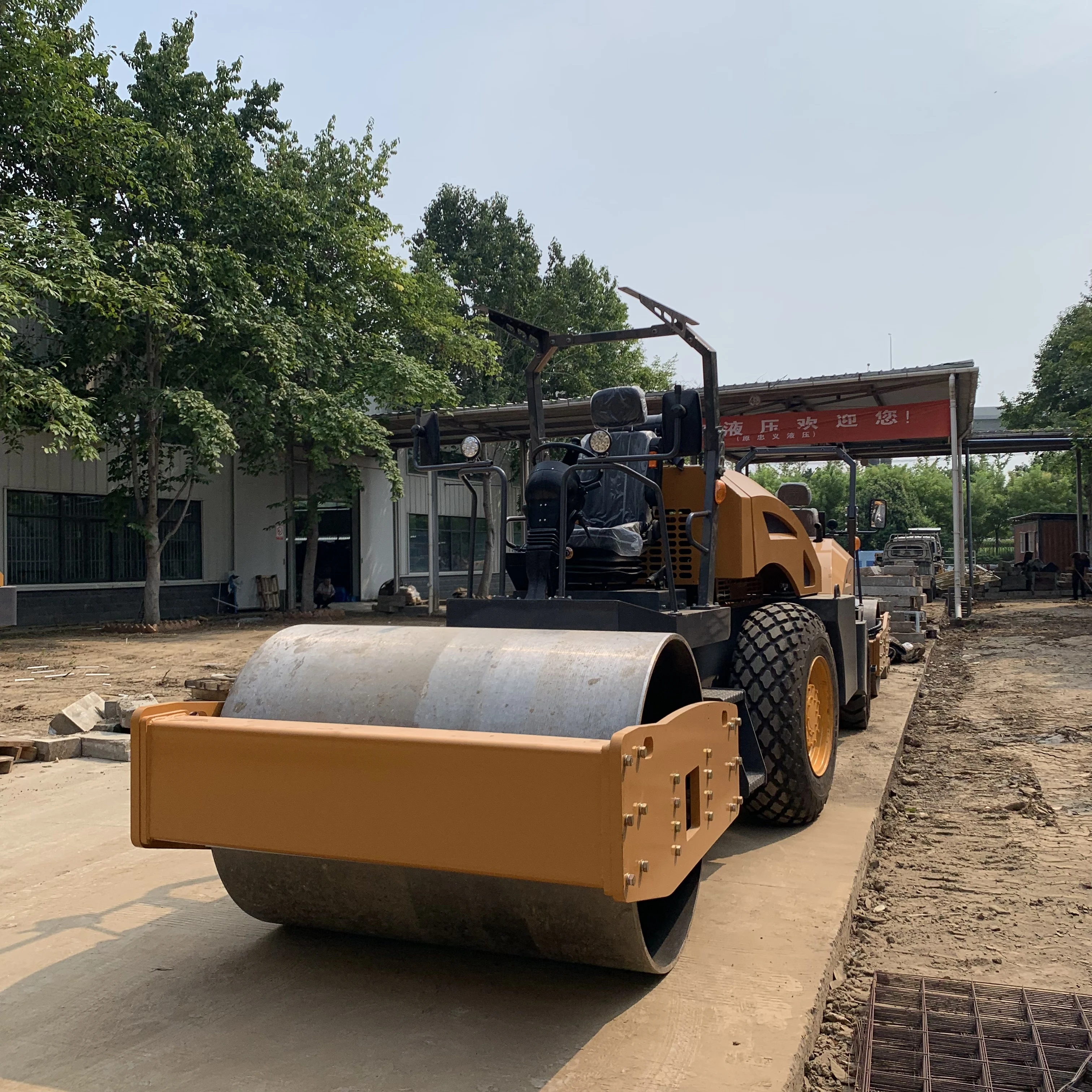 Sale 4 Ton-8 Ton 8000kg Vibratory Road Roller with Yanmar Diesel Engine EPA Rubber Tires Fully Hydraulic System Vibration Motor