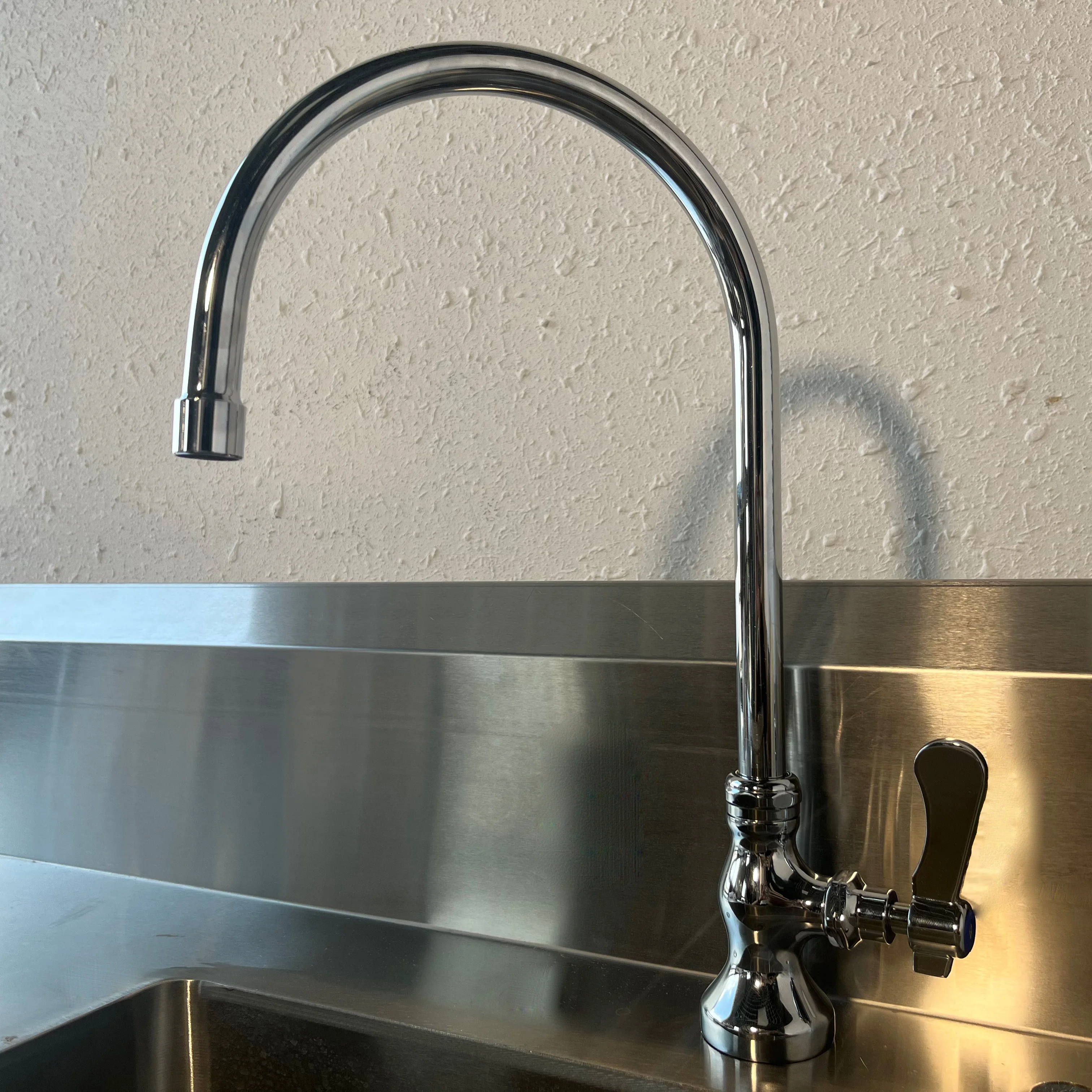 Wholesale Commercial Kitchen 360° Round Tap Brass Chrome+Stainless Steel Water Sink Kitchen Faucets Basin Taps for Kitchen manufacture