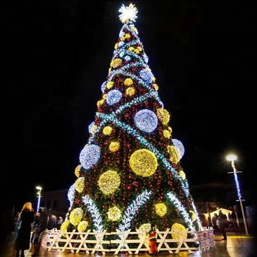 巨大なクリスマスツリー大きなグラスファイバークリスマスキャンディー