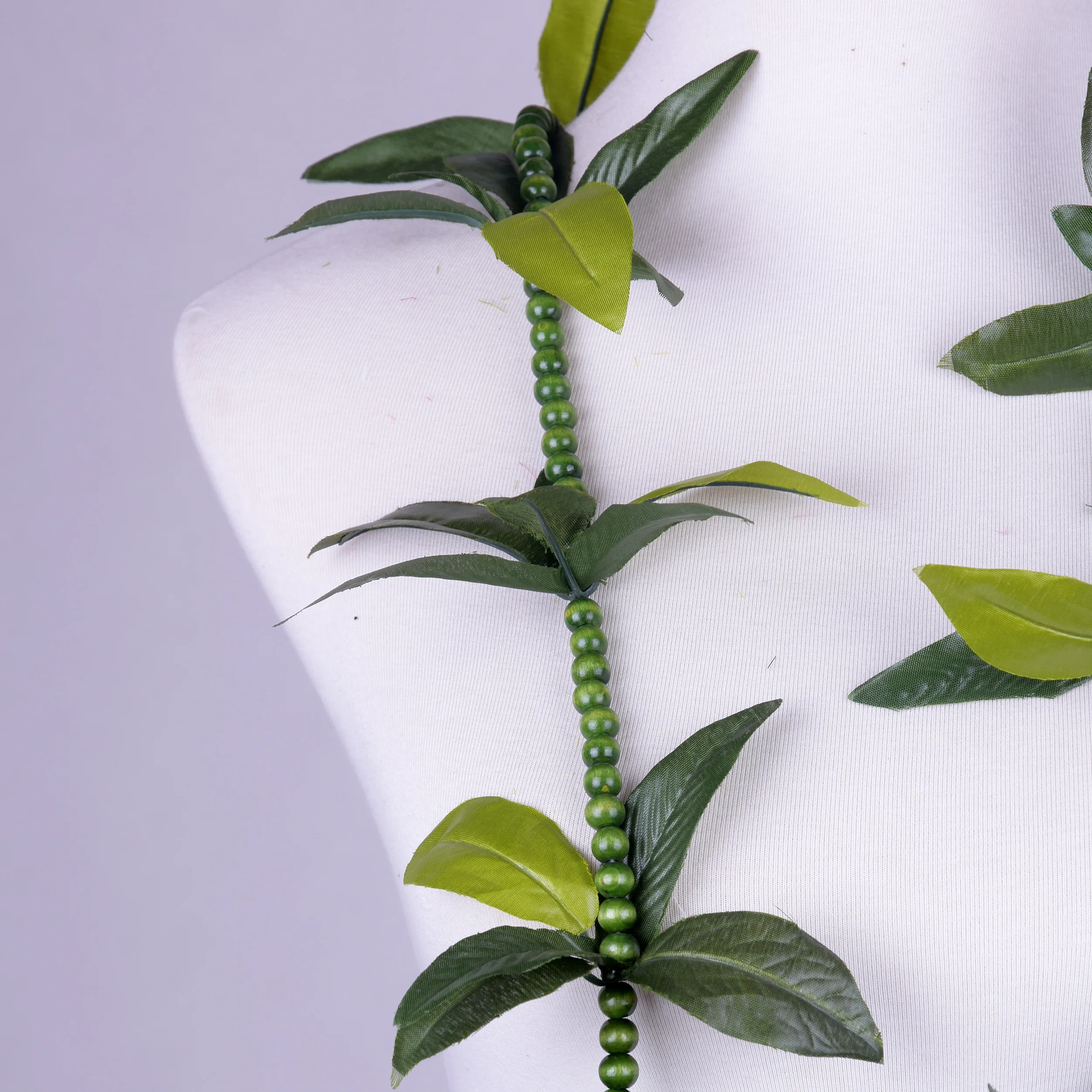 High Quality Artificial Ti Leaves Alternating With Wood Mokihana Beads Hawaiian Leis Bulk for Hula Dance Festival Performance