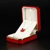 Caja colgante roja