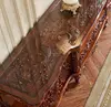 Parte superiore intagliata in legno
