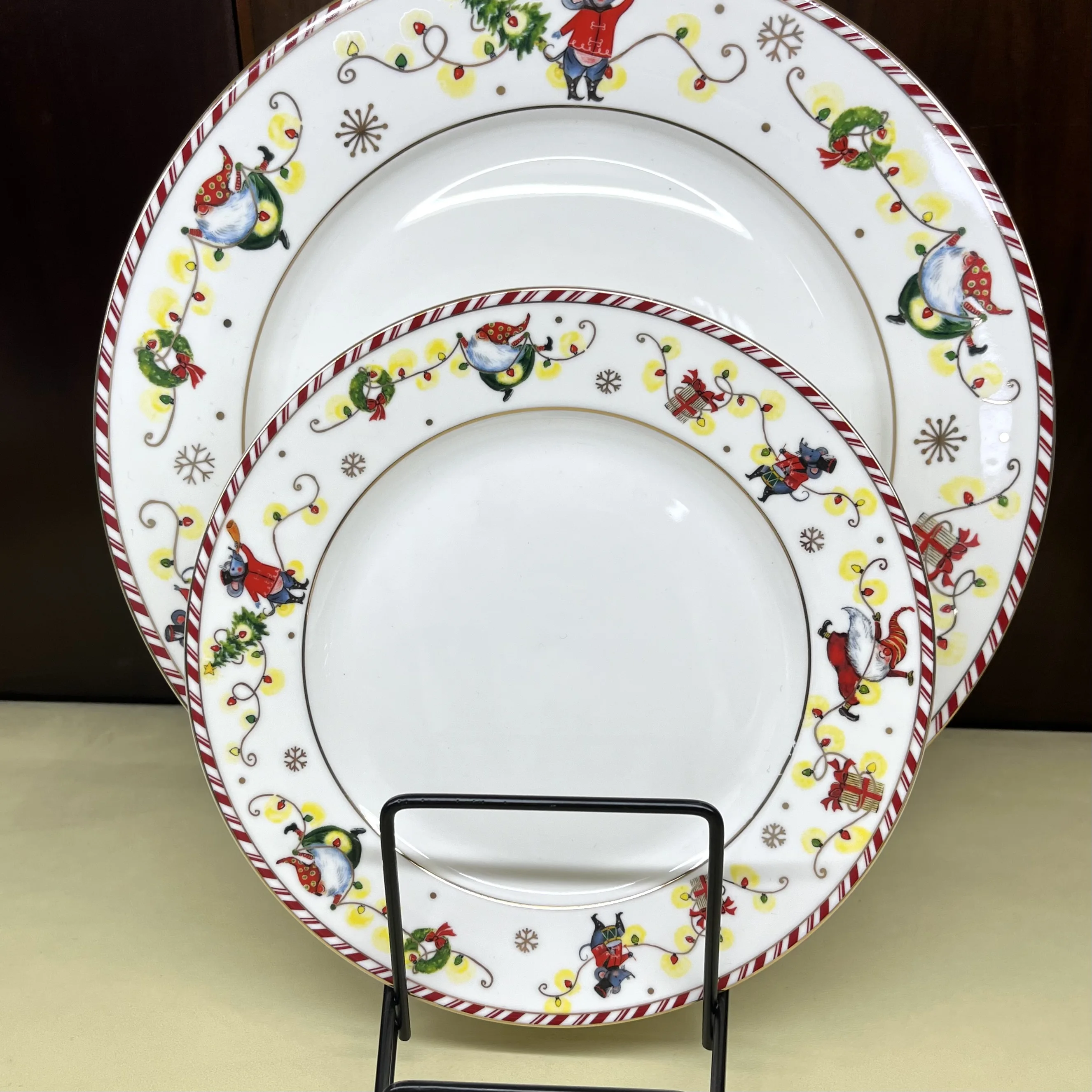 Taohui Toy's Delight Dinner Plate Set, Porcelain, White/Red Dish Plates