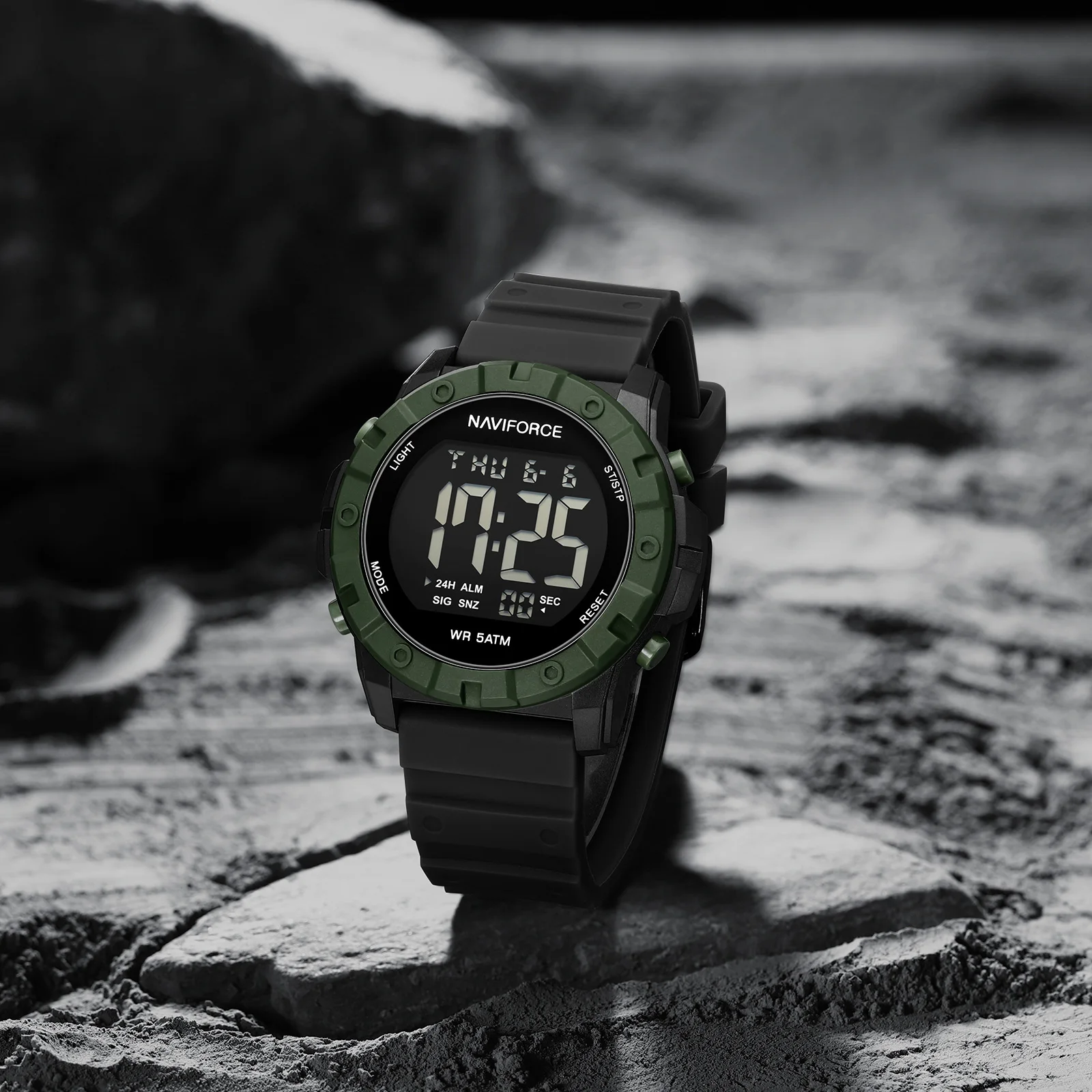 NAVIFORCE 7110 Digital Wristwatch 50M Waterproof Outdoor Sports Running Mens Watch Relogois Masculino