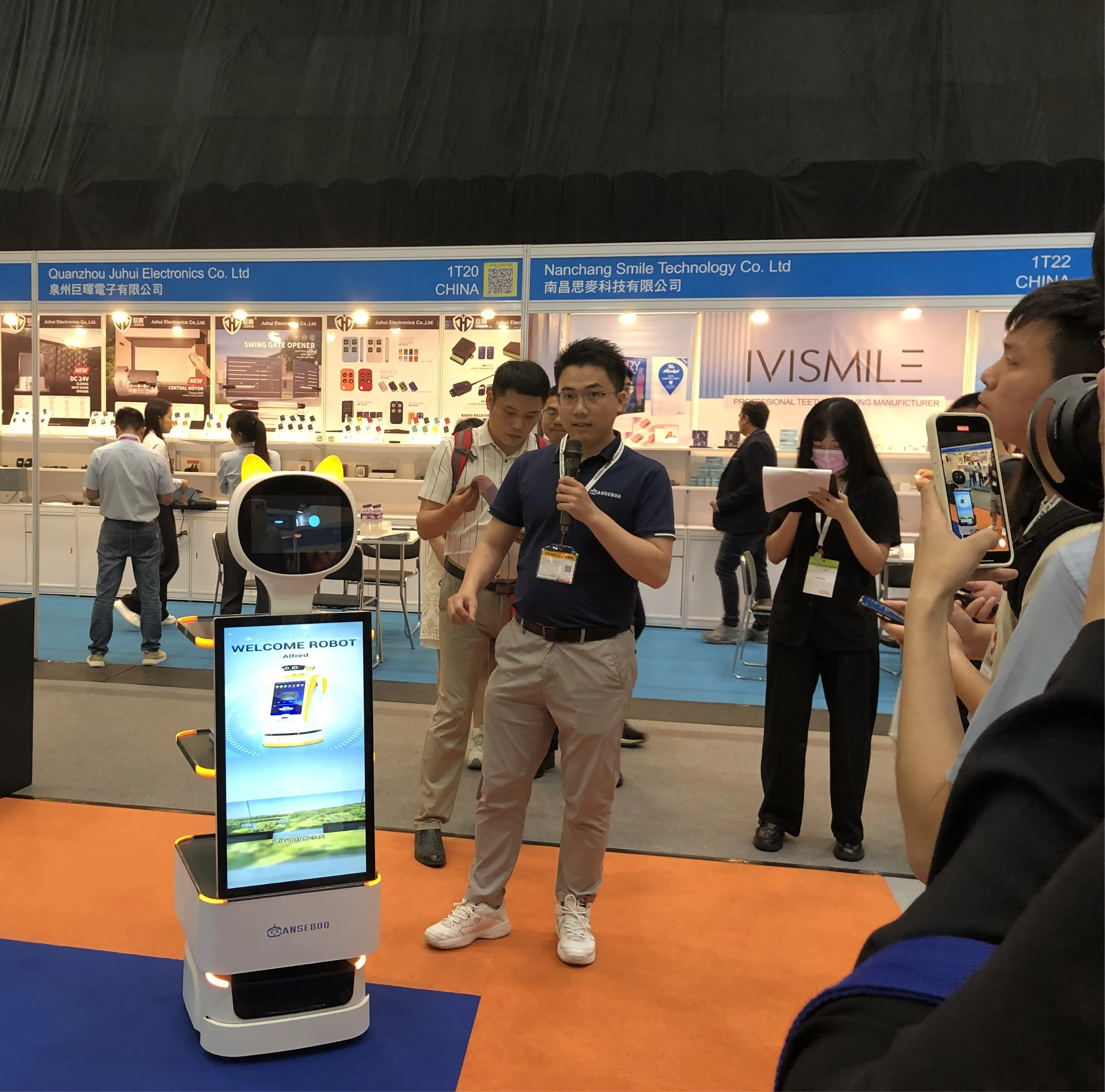 2025 AI Robot Mobile Display with 10.1