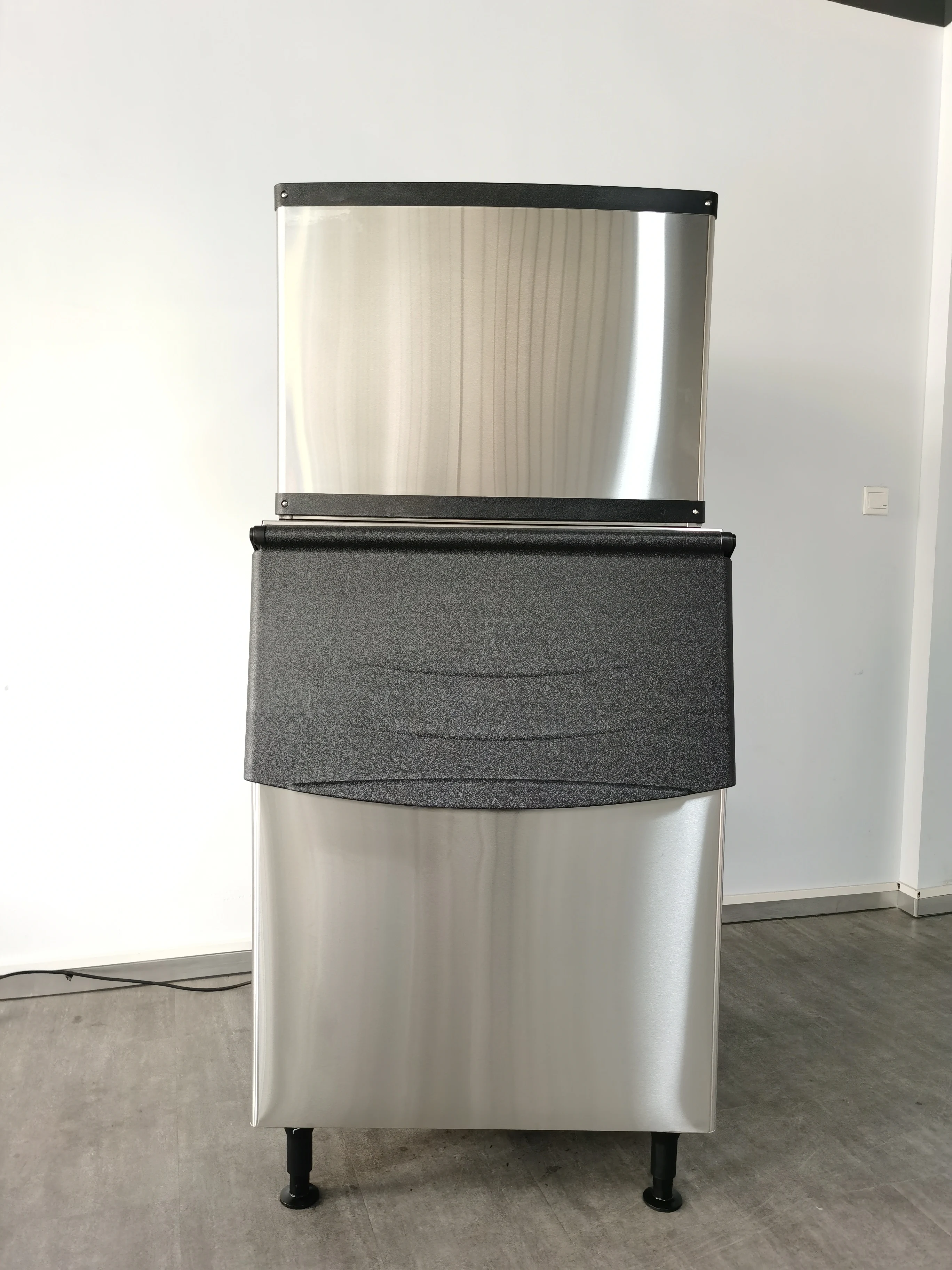 High Capacity Commercial Automatic Cube Ice Maker Machine Big Output Ice Cube Making Machine Factory Ice Machine
