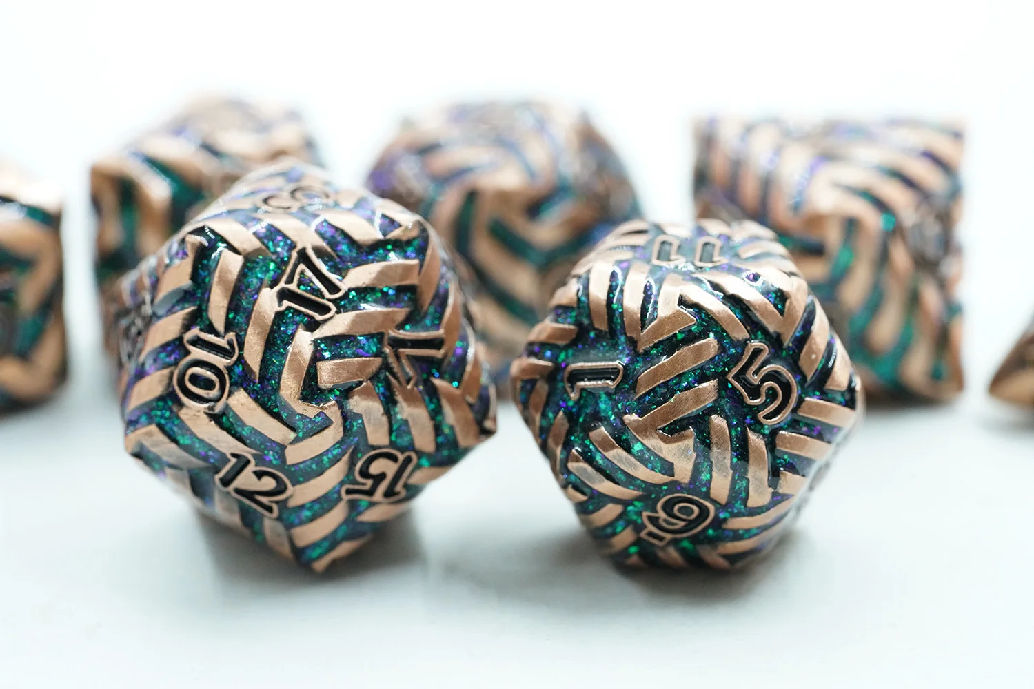 Copper-Colored Polyhedral Dice Set for DND Games Zinc Alloy Metal with Green Sparkling Mica Stripe and Black Number manufacture