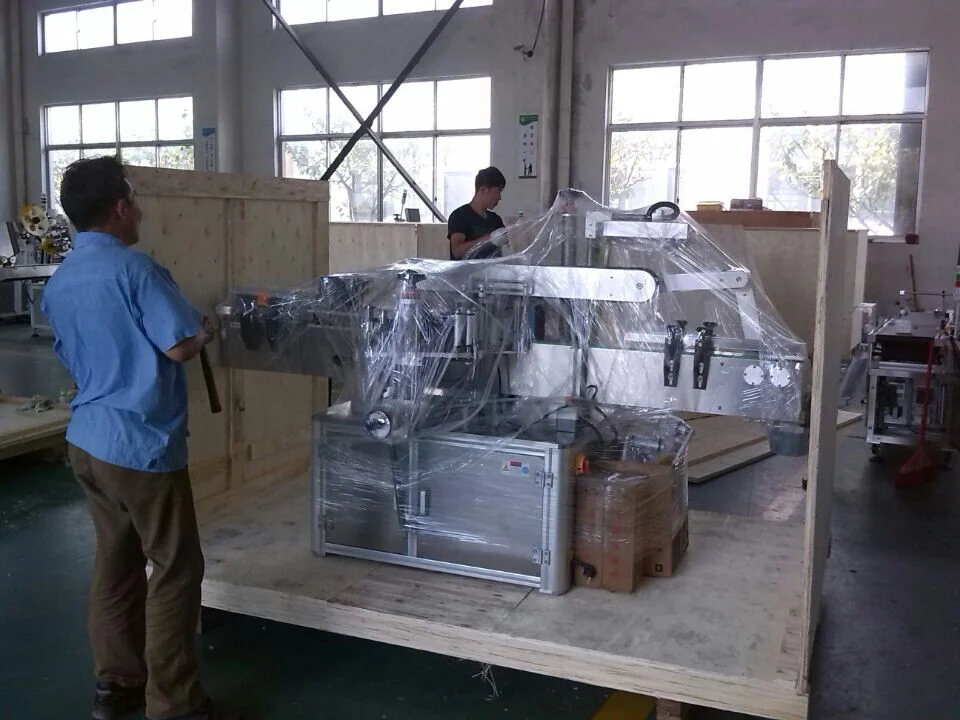 automatic bottle placing fermented bean curd bottle receiving are completed labeling machine