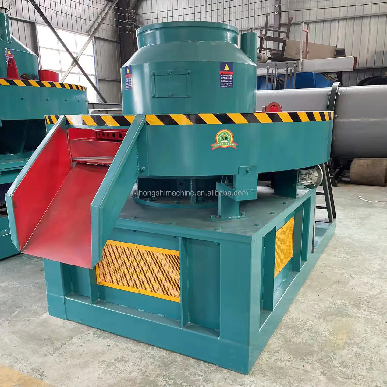 Автоматическая машина для брикетирования корма животных люцерны