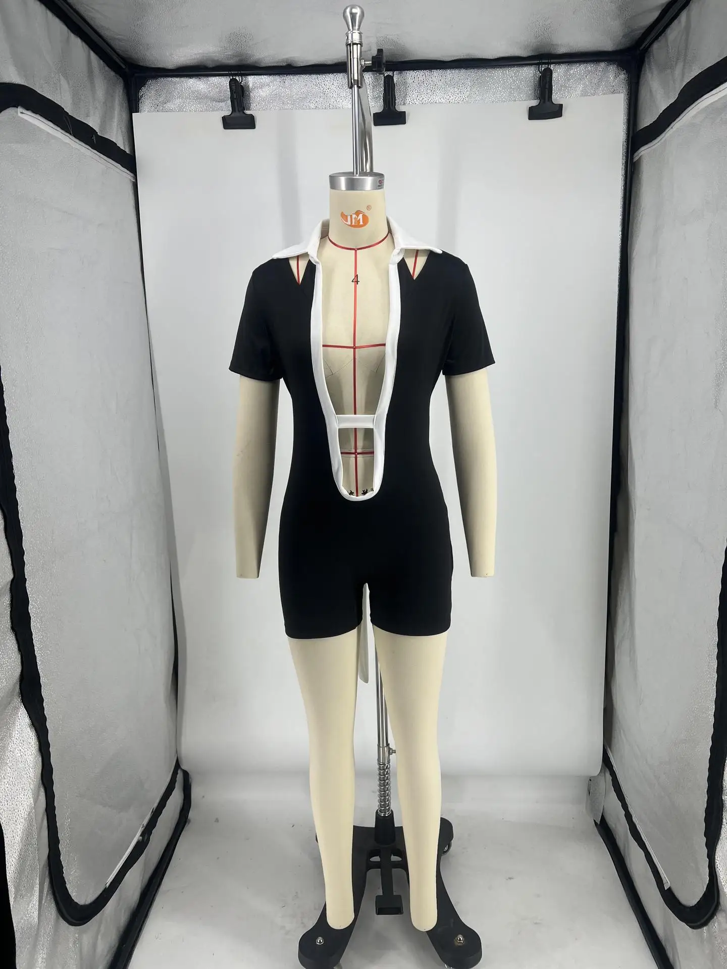 2024 Spring and summer new fashionable contrasting collar tight fitting casual shorts for women