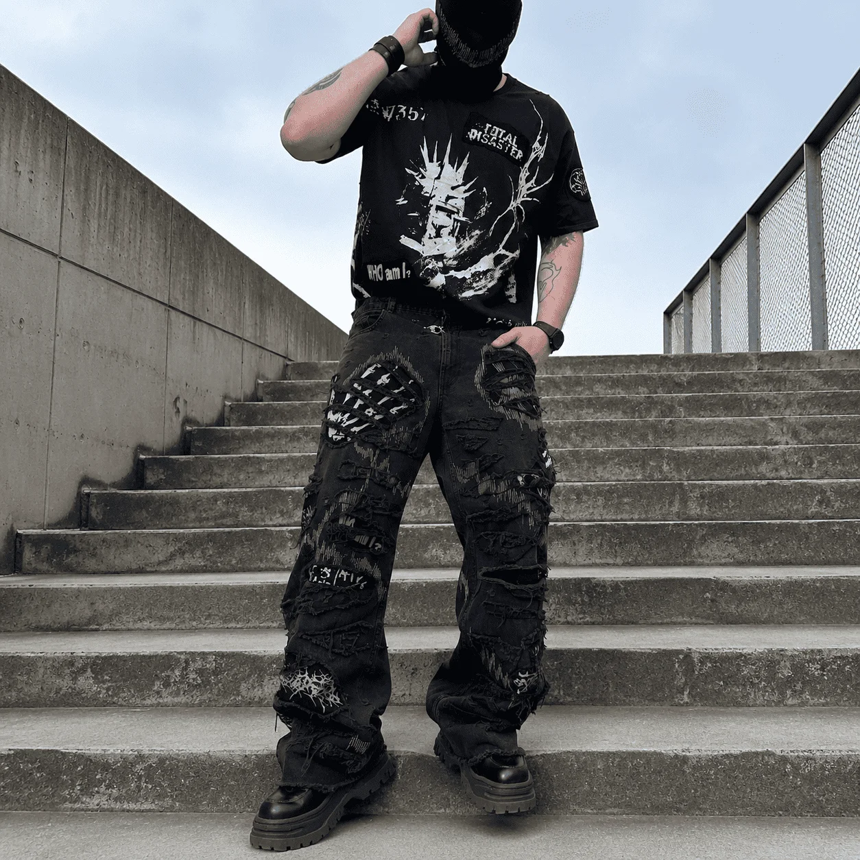 Wholesale Custom Logo Black Distressed Patchwork Denim Jeans Raw Hem Baggy Wide Leg Streetwear Vintage Wear Men Denim Jeans gallery 3
