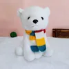 Bufanda roja y blanca con oso blanco.