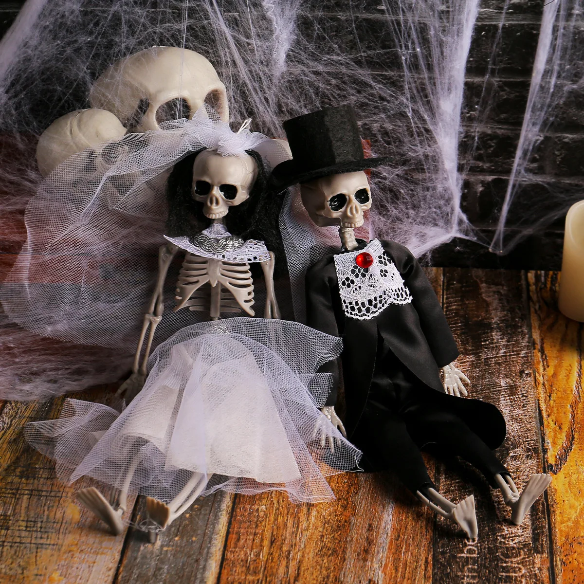 Hot Selling Chamber of Secrets Bar Party Trick Prop Halloween Decoration Skeleton Bride Groom Pendant