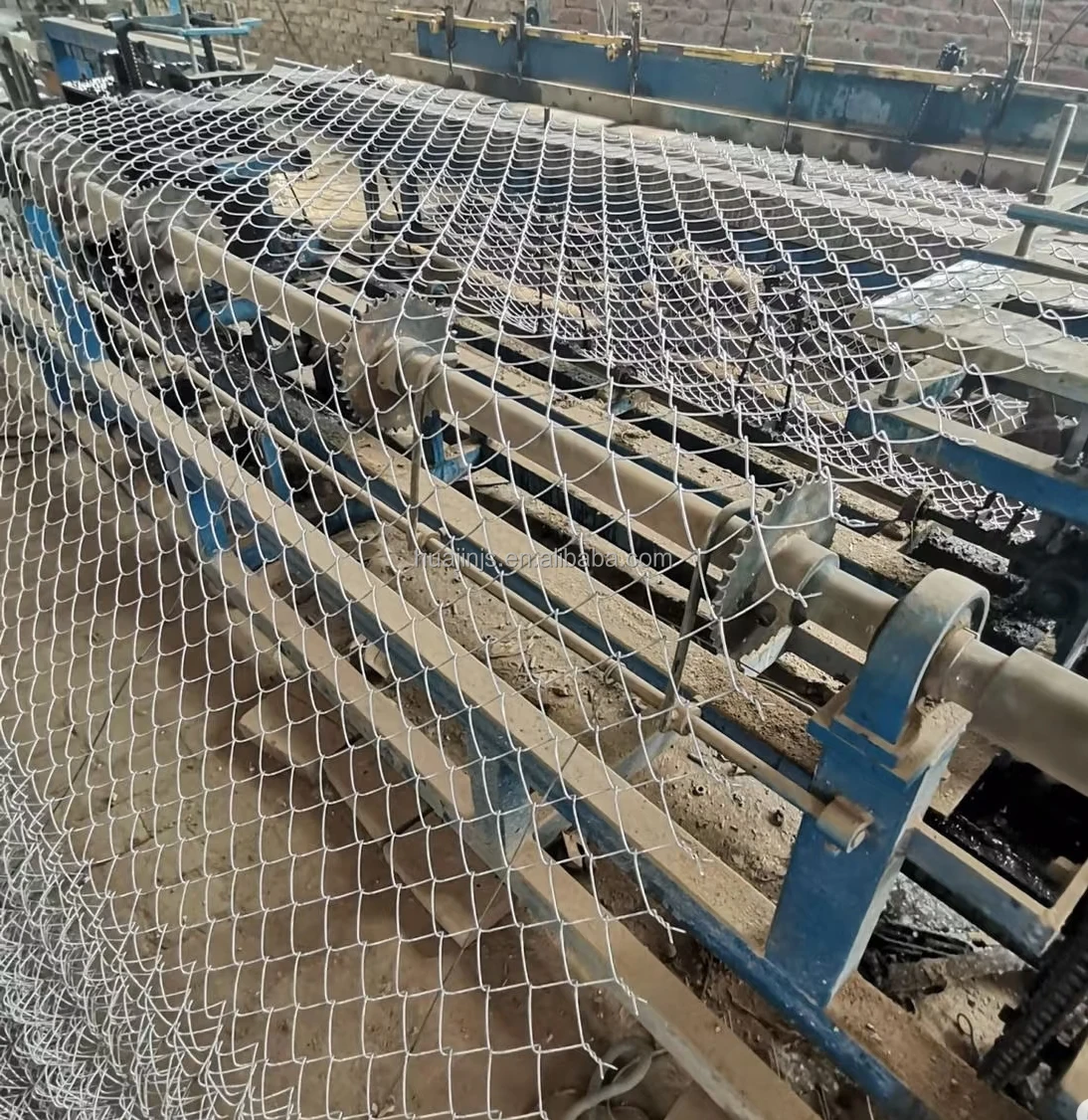 Galvanized Chain Link Temporary Fence Panels with Cross Tubes & Removable Barricades 2.5mm Wire Mesh for Events & Sports Fields