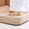 Bague en or massif 10K avec diamant de laboratoire.