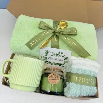 Custom Mom Care Package Green Fresh Relaxation Gift Box Cozy Socks Scented Candle Customer Gift SPA Salon