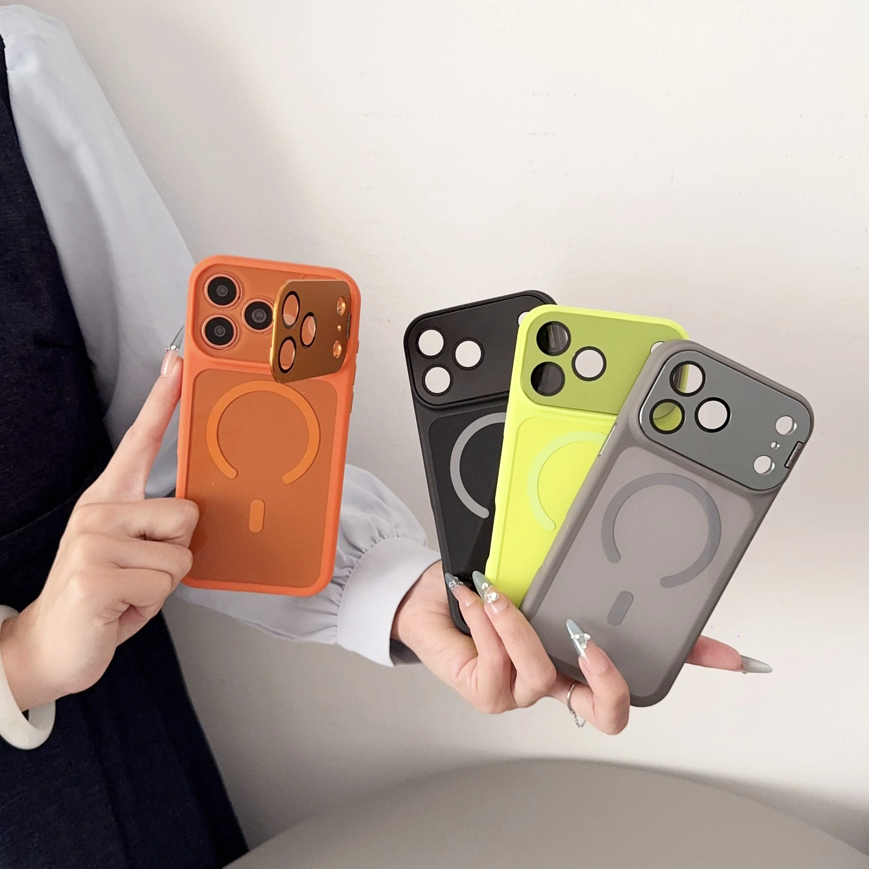 Magnetic Stand Instantly Turns Into Electroplate TPU+PC Wireless Charging Shockproof Phone Case for 17 Series