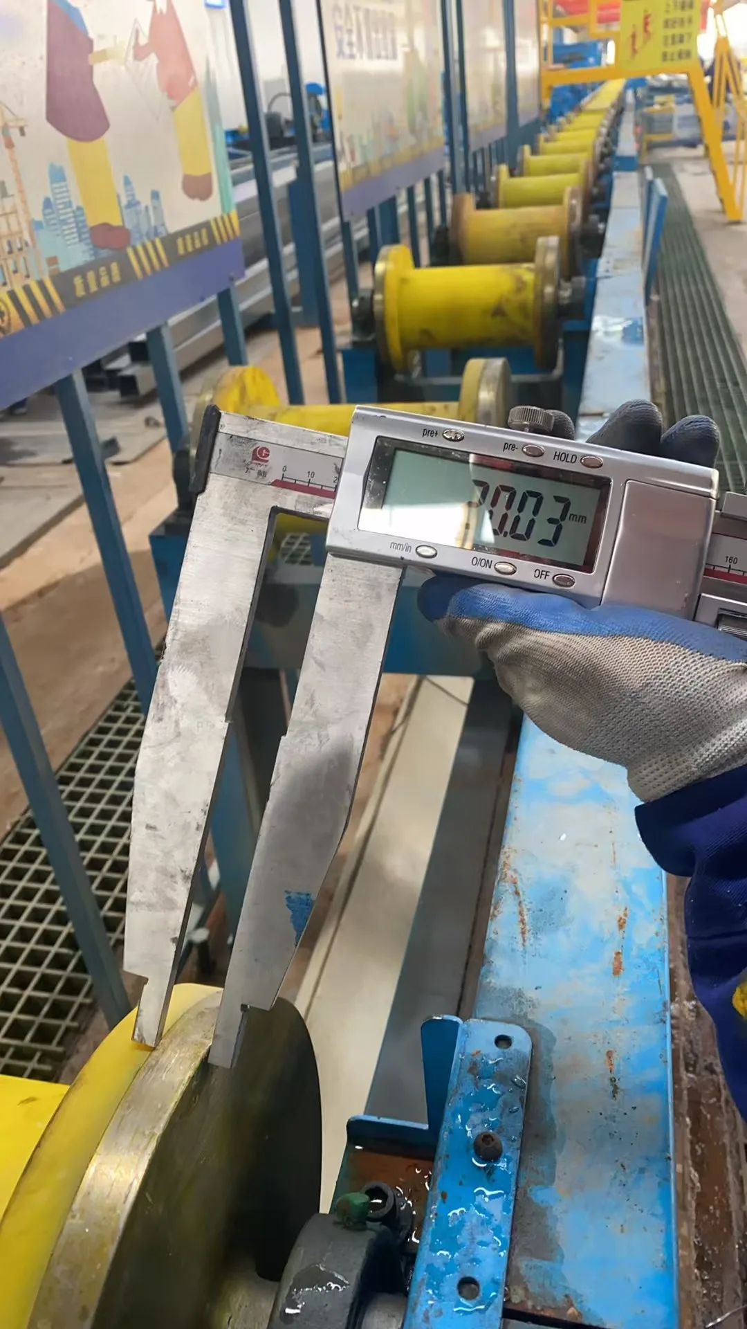 V-Shaped PU Rubber Wheels for Photovoltaic Wafer Conveyor Machines Custom Cutting Processing Service details