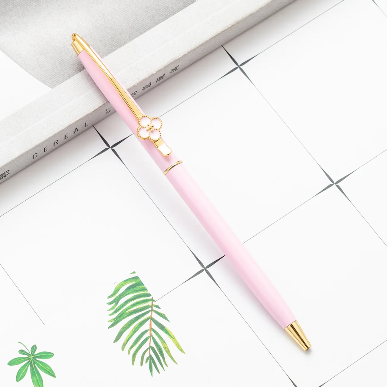 Новинка Подарочная шариковая ручка в виде клевера с логотипом на заказ тонкая металлическая из розового золота зажимом цветка